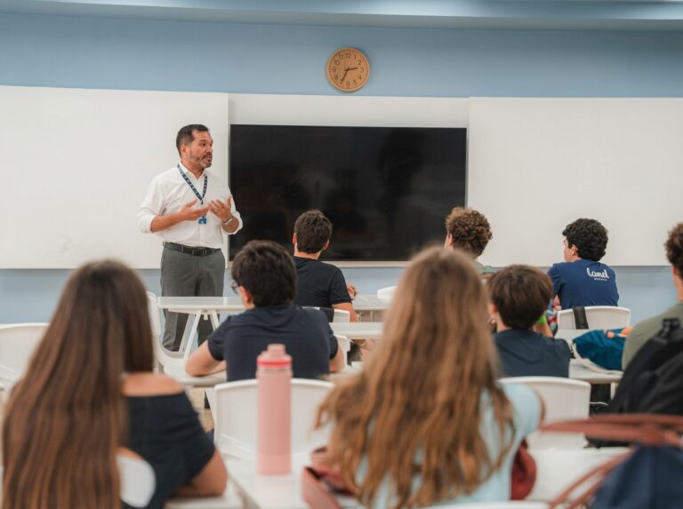Interesul elevilor români pentru Marea Britanie a scăzut la jumătate în ultmii 5 ani, studiu IntegralEdu
