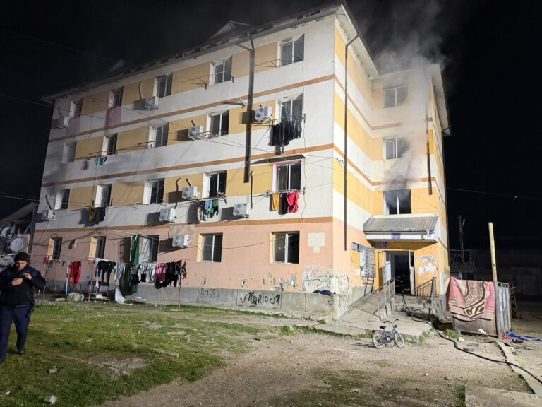 Explozia unei butelii, la Bârlad, a făcut două victime și pagube uriașe