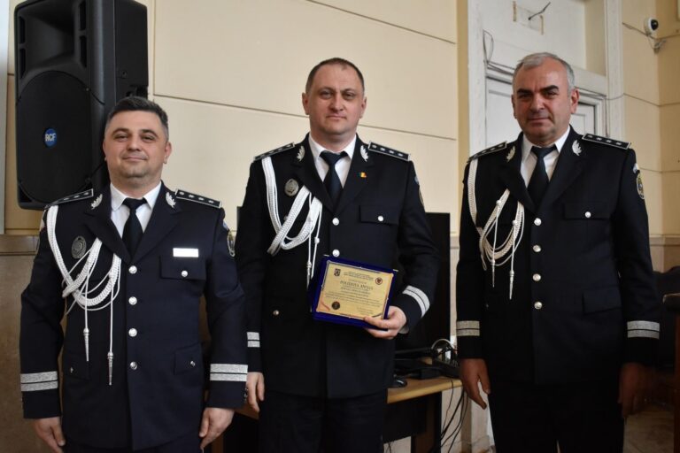Doi polițiști vasluieni au primit distincția ”Polițistul Anului 2025”. Cine sunt cei doi laureați
