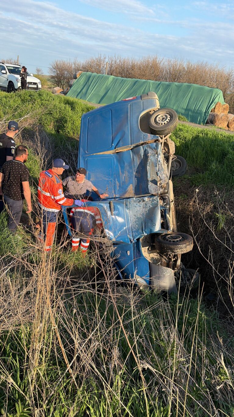 Accident grav la Floreni, Murgeni. Tamponare între două autoutilitare, două victime au ajuns la CPU Bârlad