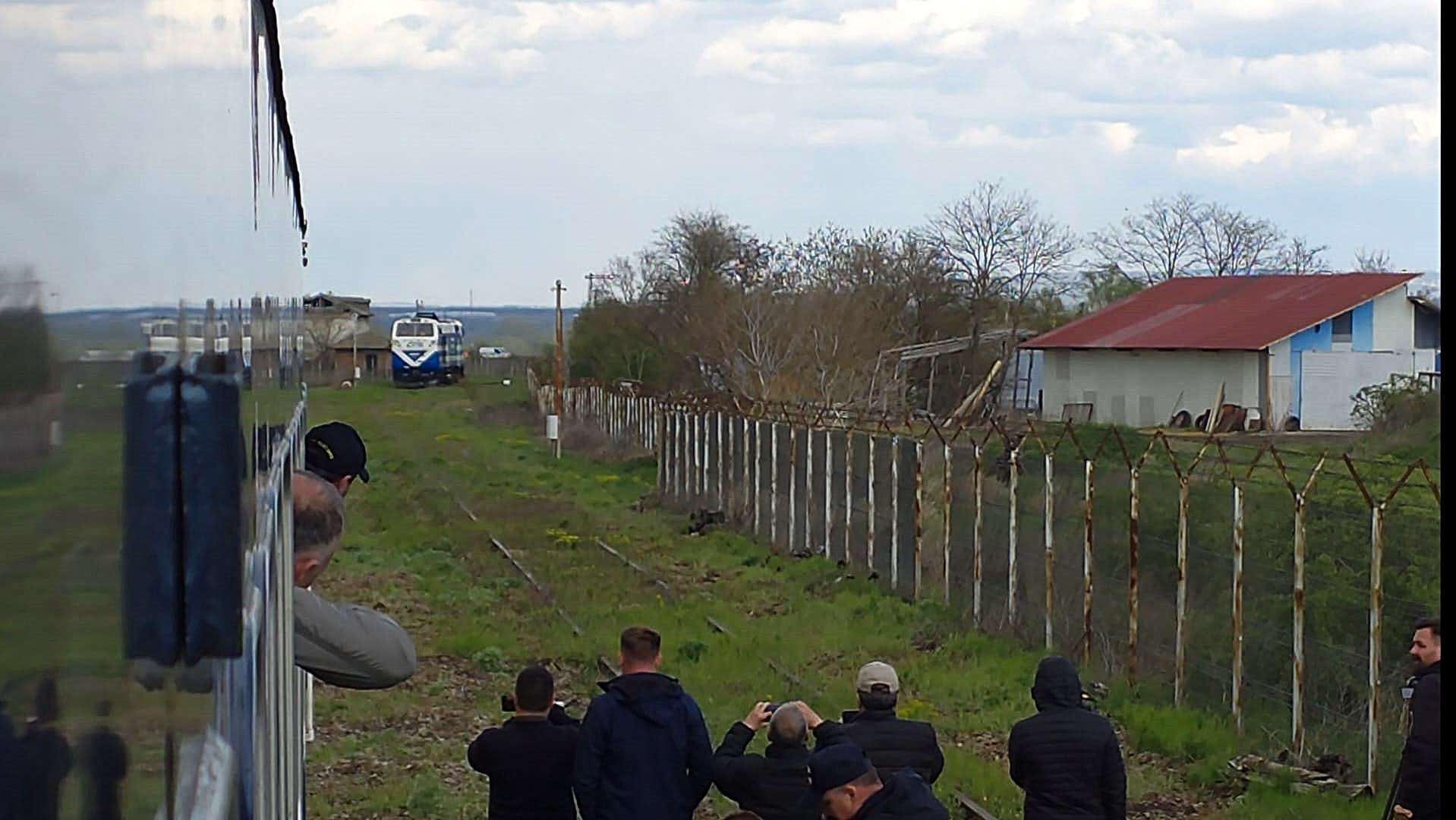 FOTO, VIDEO Blestemul fostei URSS! Un automotor sovietic, plin cu oficiali din R.Moldova și România, s-a stricat în apropierea gării Fălciu 4 automotor soviectc falciu 4
