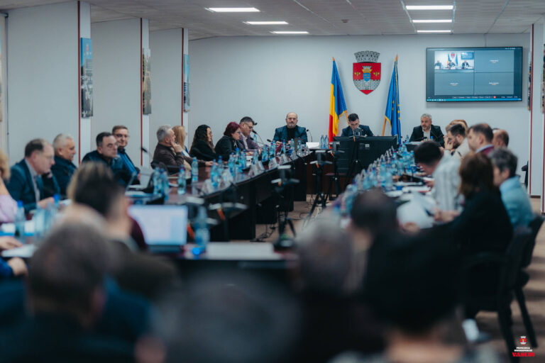 Negocieri ca la piață, în CL Vaslui: 50.000 de lei pentru fiecare consilier local!