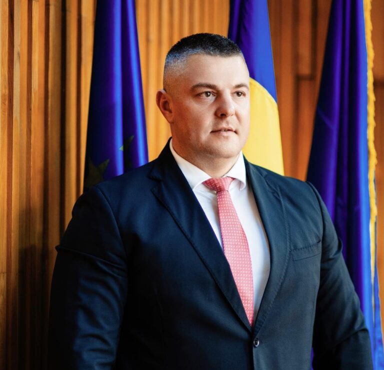 Este Ziua Instituției Prefectului. Eduard Popica, prefectul județului Vaslui: ”Îmi asum, zi de zi, responsabilitatea de a veghea la aplicarea corectă a legislației”