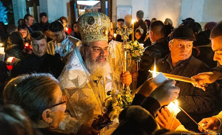 Hristos a Înviat! Vă dorim Sărbători Luminate!