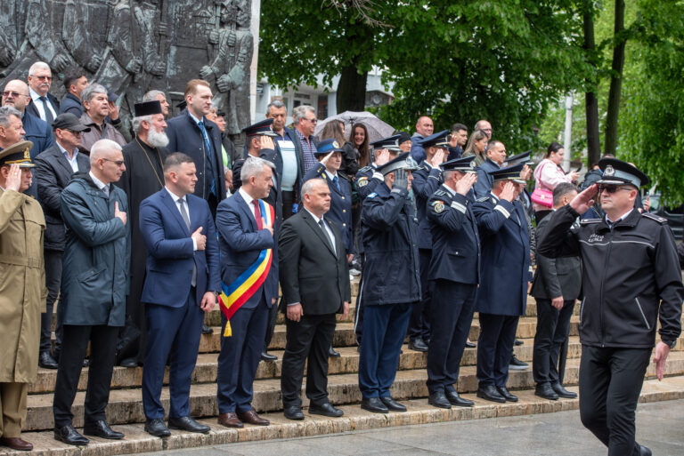 Vasluiul a marcat Ziua de 10 Mai prin ceremonii dedicate eroilor neamului