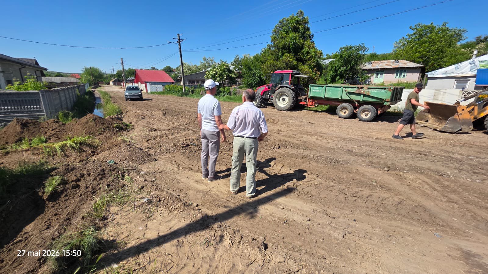 Drumurile din satul Vinderei rezistă după ploile abundente. Lucrările intră în faza finală 1 709863325 4202359220012242 7380844437037982626 n