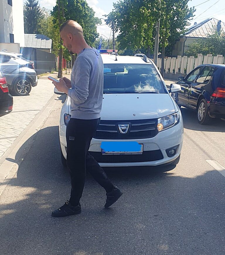 BREAKING Fetiță lovită de o mașină în parcarea din zona Copou, la Vaslui
