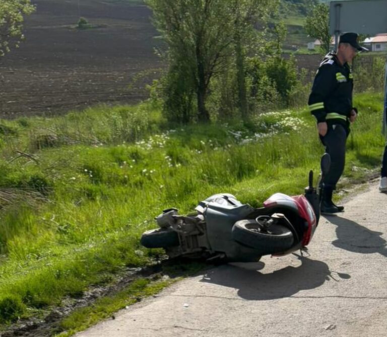 Accident la Pungești, pe DJ 159: motociclist de 84 de ani, transportat la spital