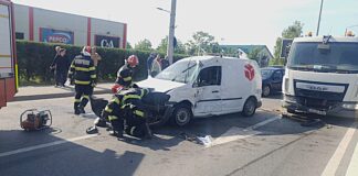Accident rutier pe strada Decebal, din Vaslui. O persoană a ajuns la spital