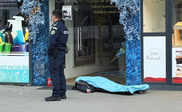 Un bătrân a murit pe o stradă din Bârlad, sub privirile trecătorilor