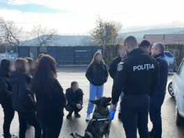Polițiștii au descins în zona școlilor din Codăești. Zeci de elevi au fost legitimați