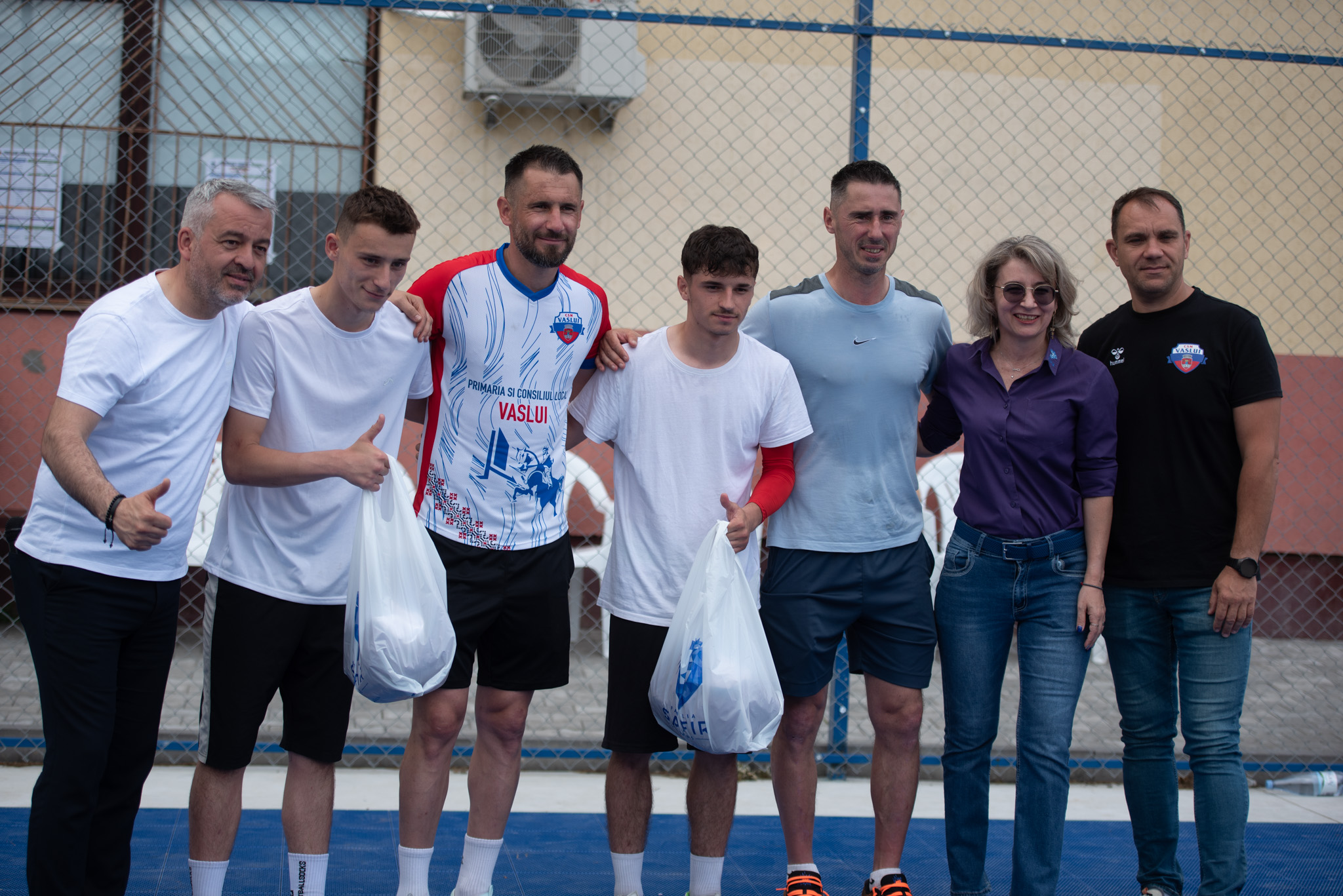 GALERIE FOTO Cu susținerea financiară a Holdingului Familia SAFIR, a fost inaugurat un teren de sport multifuncțional, la Liceul ”Emil Racoviță” 1 711709469 1325924729731952 8467458968075273383 n