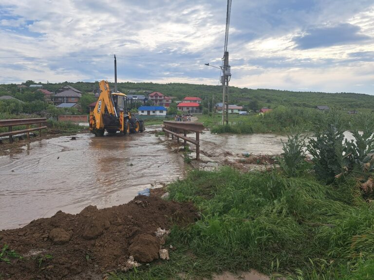 Cod portocaliu de inundații în județul Vaslui. Avertizare hidrologică pe râul Prut și afluenții săi până joi noapte