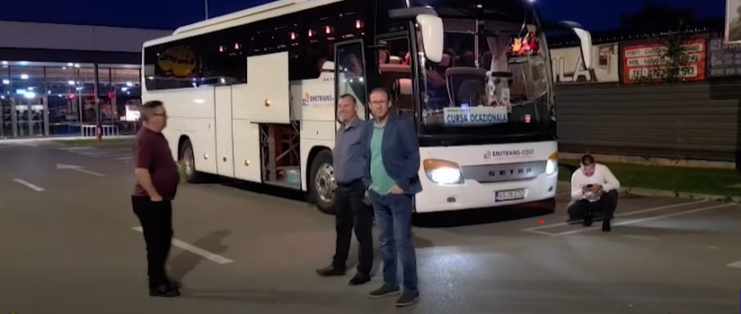 Profesorii din Vaslui au ieșit în stradă, la București, protestând împotriva noii legi a salarizării 1 protest profesori 3