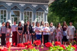 Mii de copii au umplut Copoul de bucurie, la Târgul de Jucării de la Vaslui. Peste 360 de donații pentru copiii din mediul rural 9 targ de jucarii 475