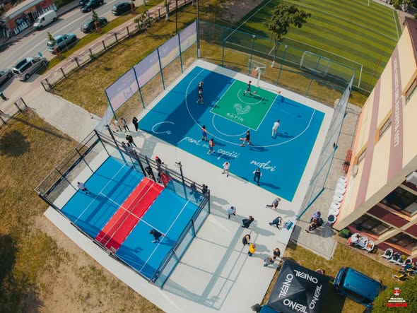 GALERIE FOTO Cu susținerea financiară a Holdingului Familia SAFIR, a fost inaugurat un teren de sport multifuncțional, la Liceul ”Emil Racoviță” 2 teren emil racovita familia safir