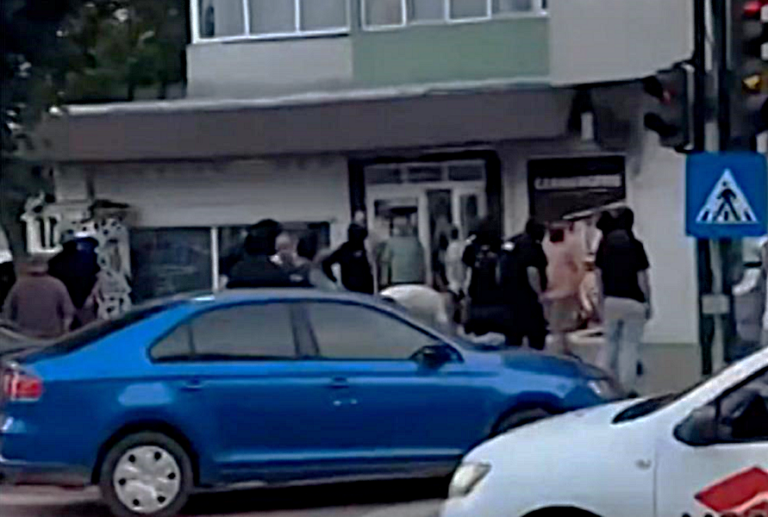 Traficant de droguri prins în flagrant la Vaslui. Aducea canabis și cocaină din Spania, cu un autocar de persoane