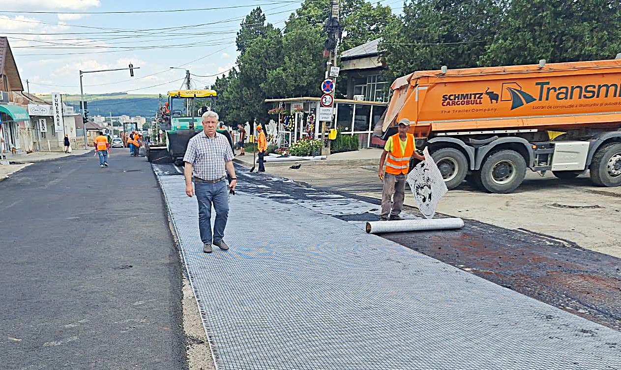Grupul de firme TRANSMIR s-a mobilizat exemplar și a asfaltat strada 1 Decembrie în timp record, la Bârlad 4 transmir barlad 986