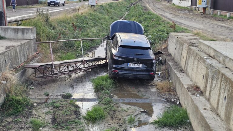 ACUM Accident pe DN 24, la Văleni. Intervin pompierii și un echipaj SAJ