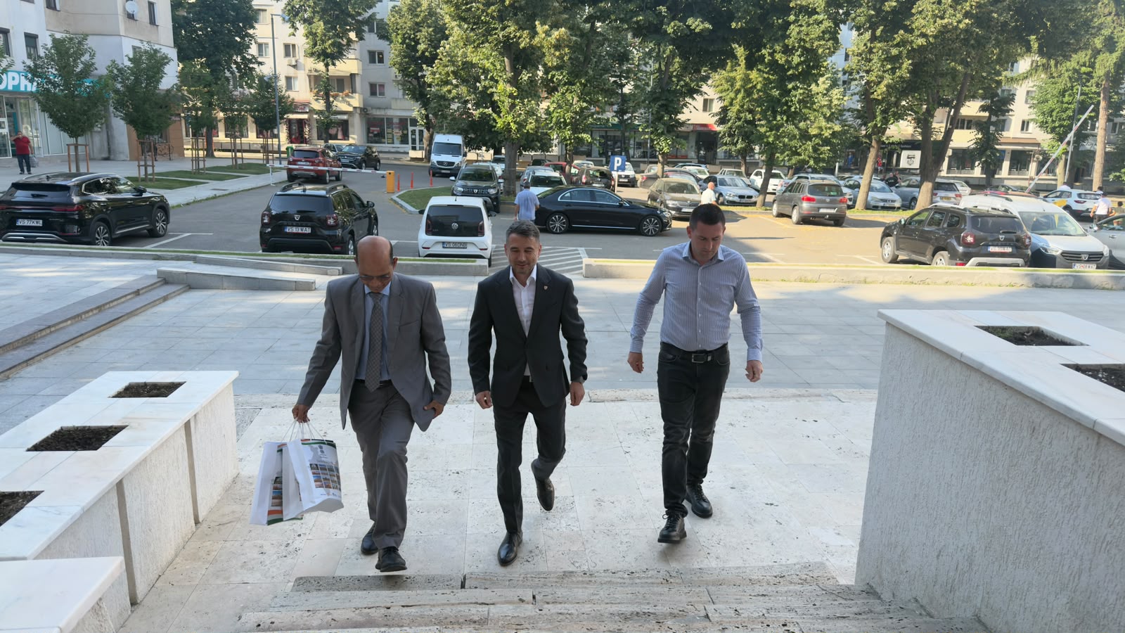 ambasador india cj vaslui caciula 232