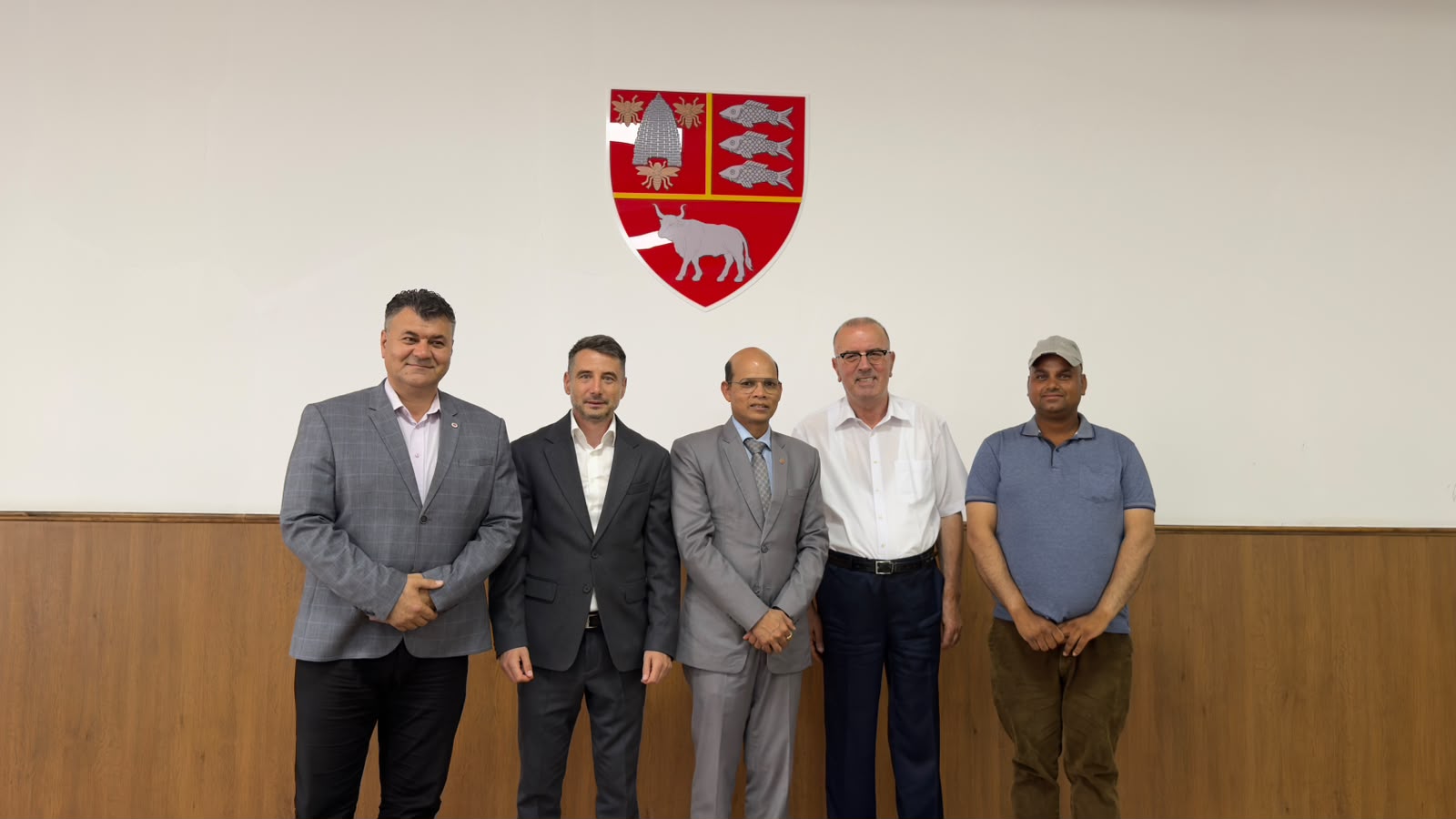 ambasador india cj vaslui caciula 262