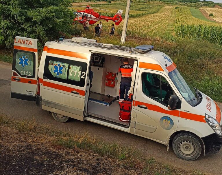Copil de 12 ani, transportat cu elicopterul SMURD Iași, după ce a căzut dintr-o căruță