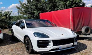 Bolid de lux, în valoare de 785.000 lei, găsit de polițiștii de frontieră hușeni la Râșești. Mașina era furată din Cehia 2 blod de lux cehia albita frontiera 2