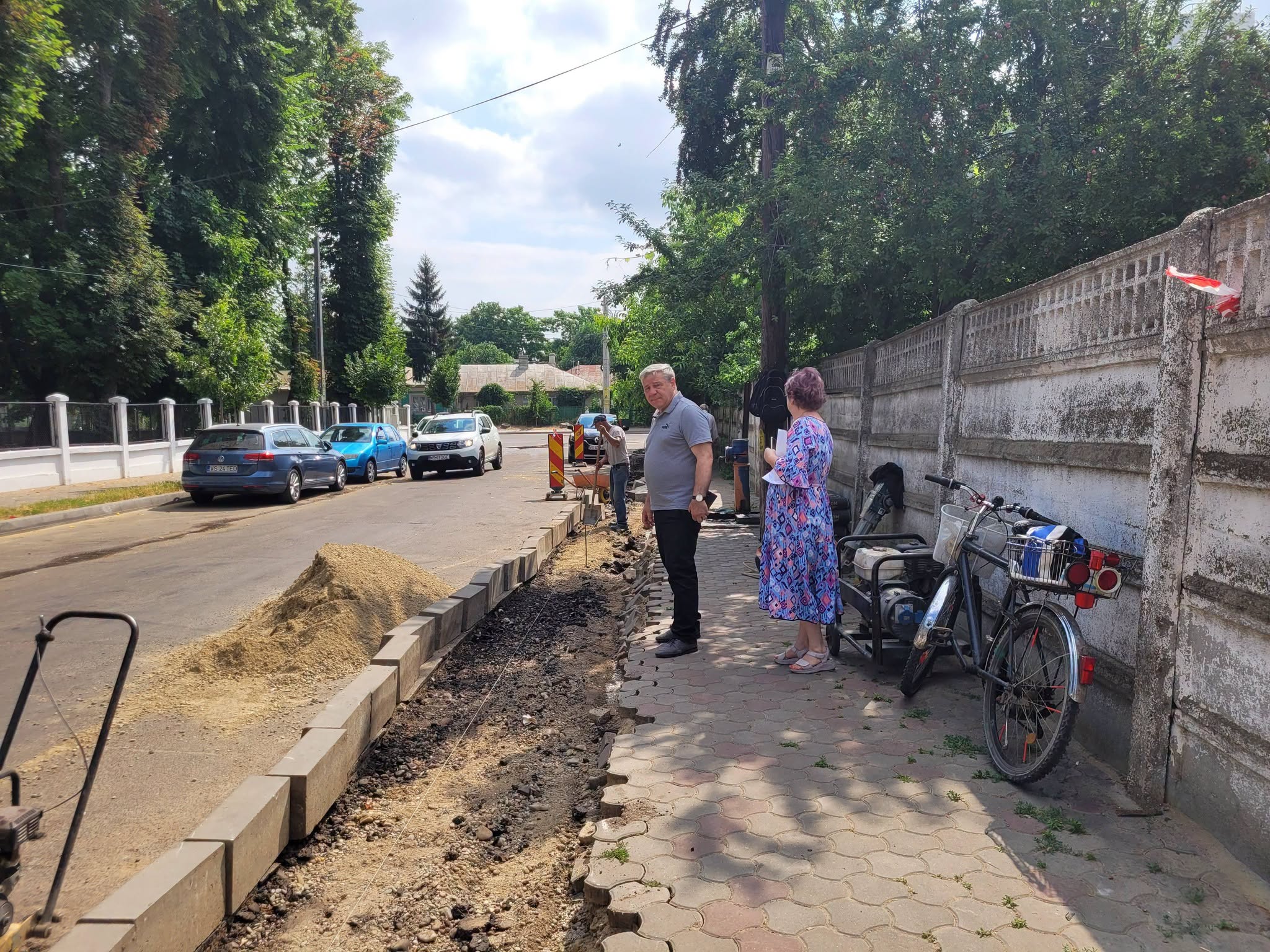 Poza pentru articolul Încă o stradă din Bârlad intră în linie dreaptă pentru modernizare. Echipele TRANSMIR pregătesc asfaltarea