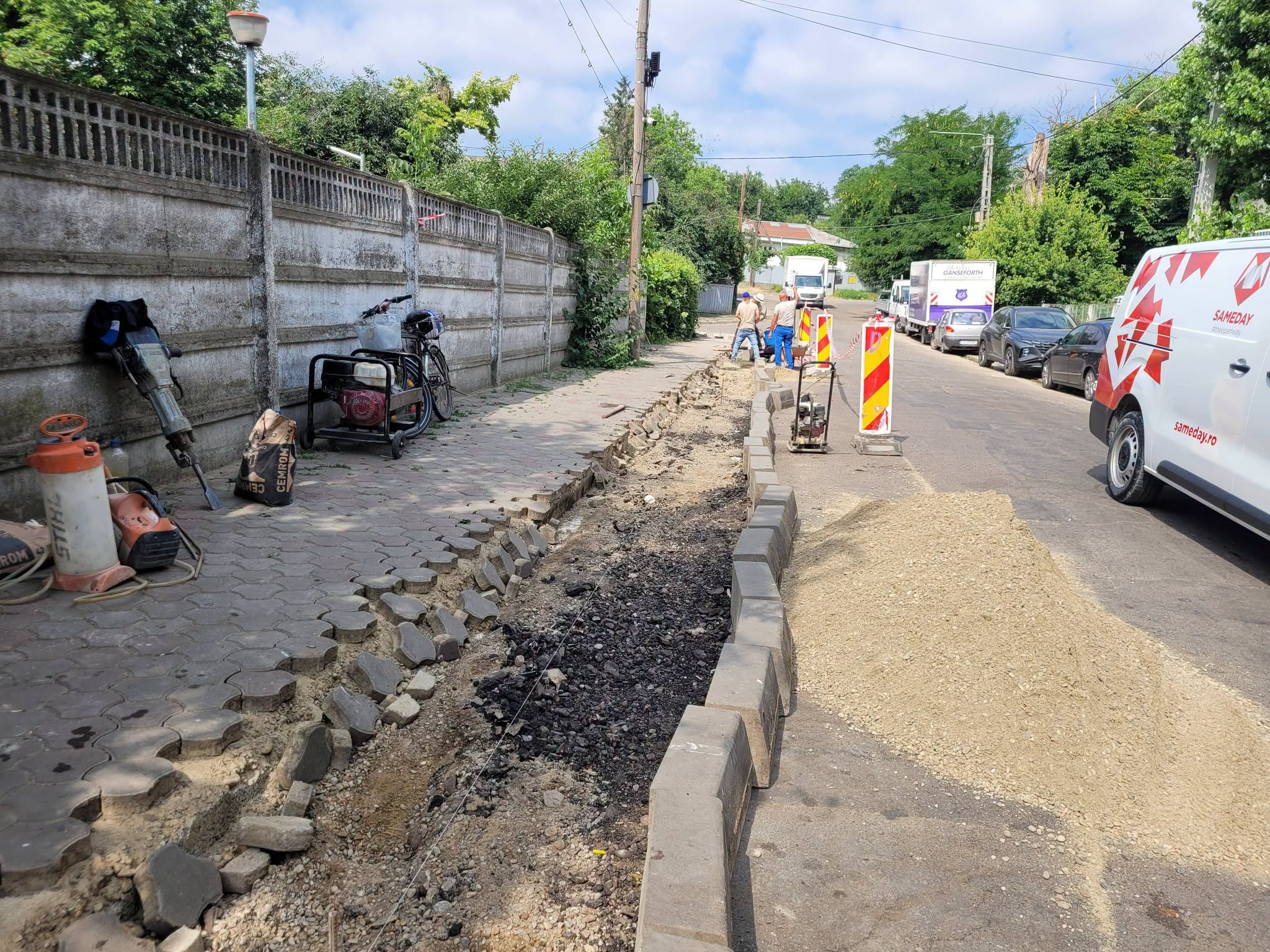 Poza pentru articolul Încă o stradă din Bârlad intră în linie dreaptă pentru modernizare. Echipele TRANSMIR pregătesc asfaltarea