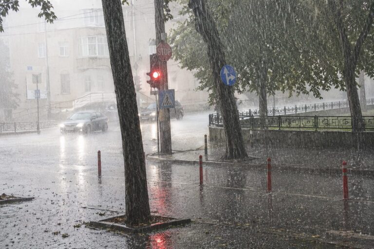 TABEL Peste 50 de l/mp în județul Vaslui, luni după-amiază. Satul Bumbăta, cel mai afectat de ploile torențiale