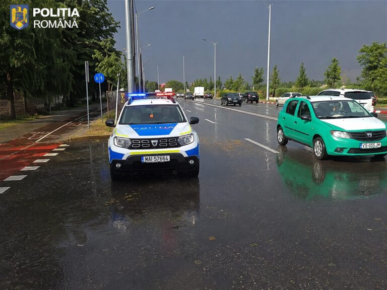 VIDEO IPJ Vaslui, recomandări pentru populație în timpul furtunii: Evitați deplasările și nu vă adăpostiți sub copaci