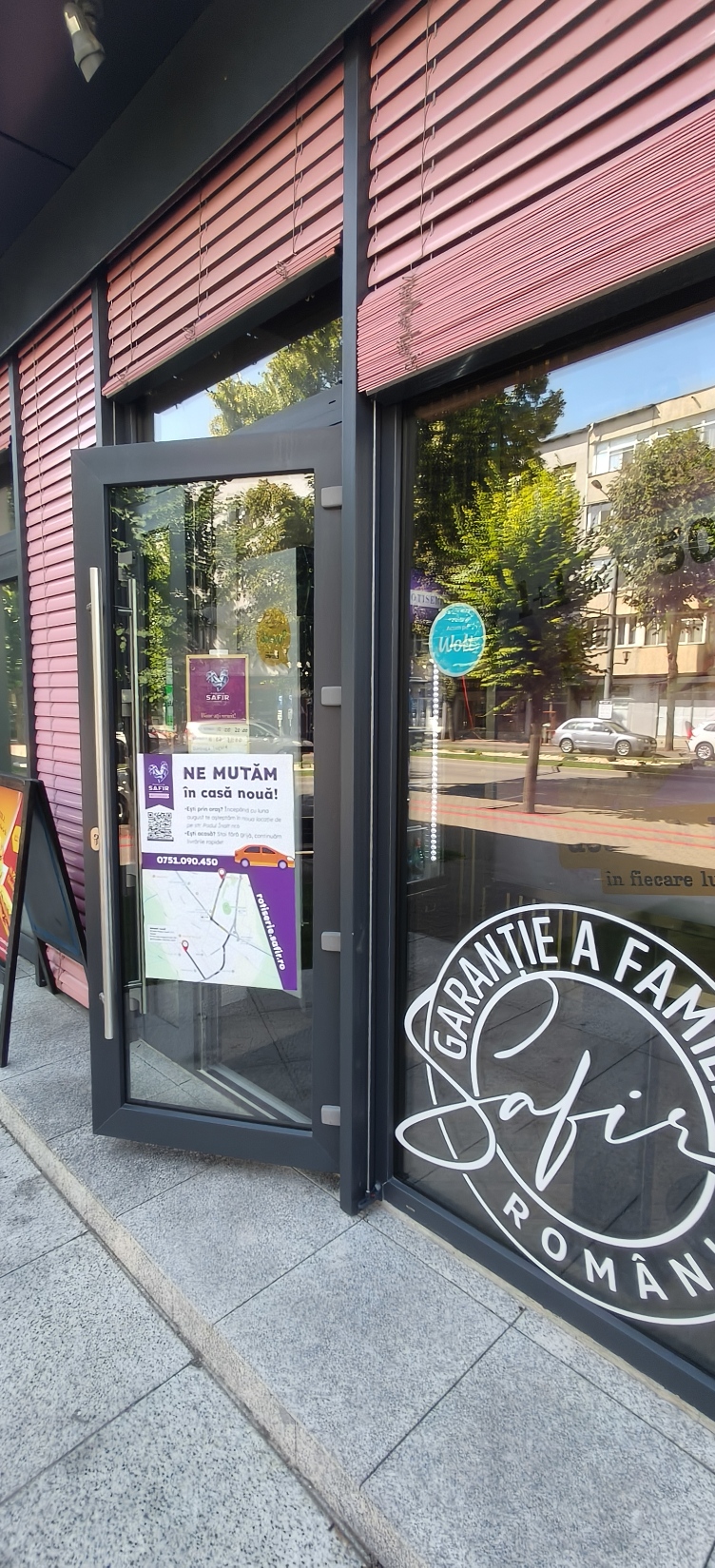 Rotiseria Familia SAFIR se mută! Vineri este ultima zi în locația din centrul Vasluiului 4 rotiseria familia safir 035