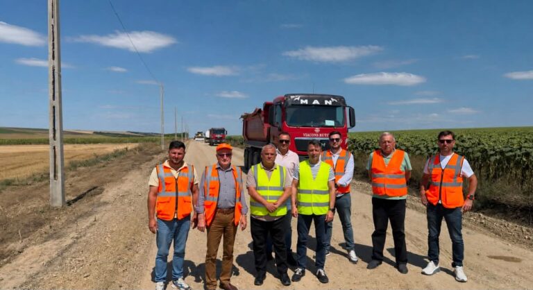 Viacons Rutier avansează cu modernizarea DJ 244C. Primul strat de asfalt va fi turnat în septembrie