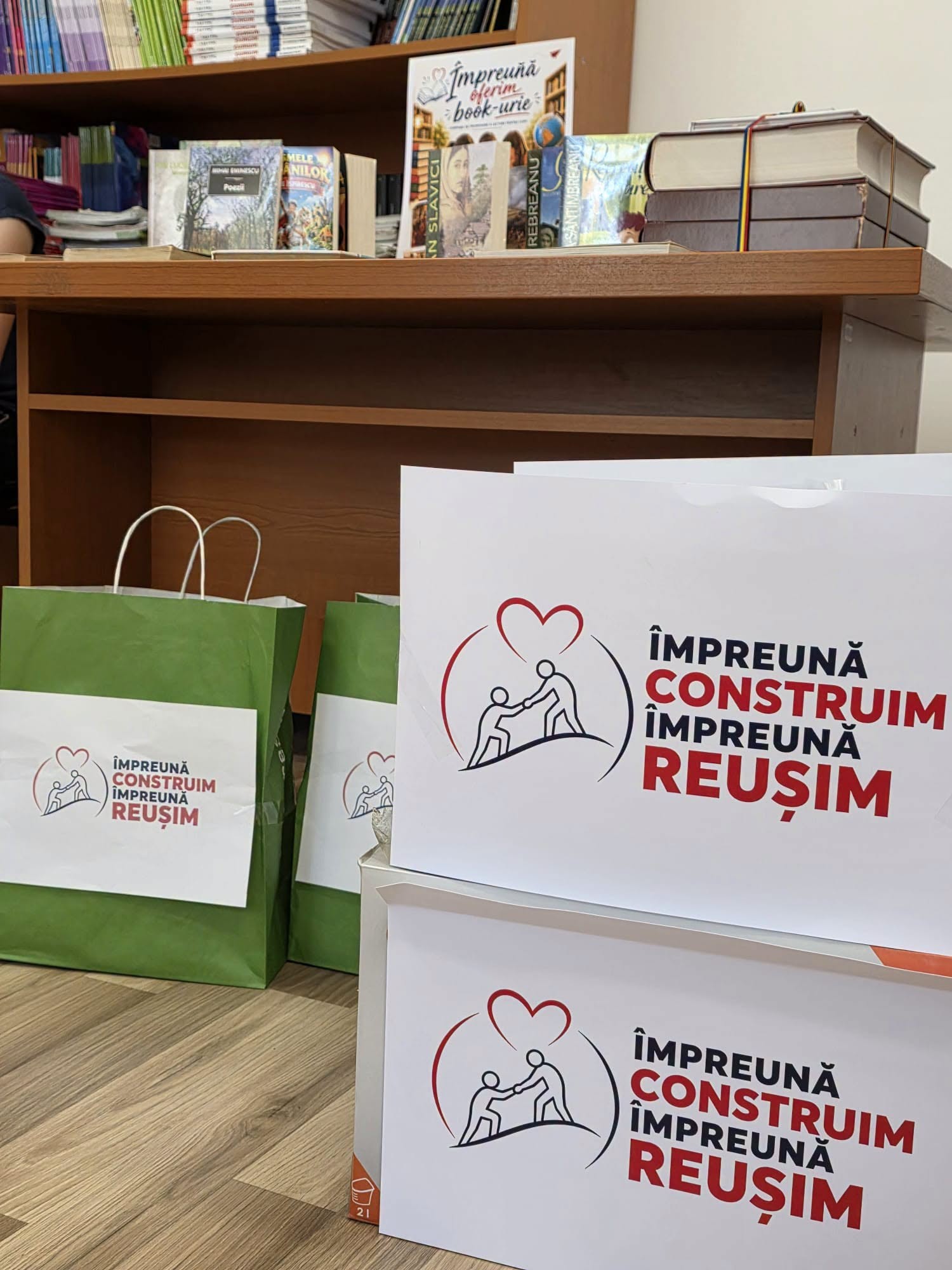Deputat Ana Rinder: Peste 500 de cărți au fost donate bibliotecii Școlii Brodoc, din partea OFSD 1 778957792 1585325463098107 5673872700295583128 n