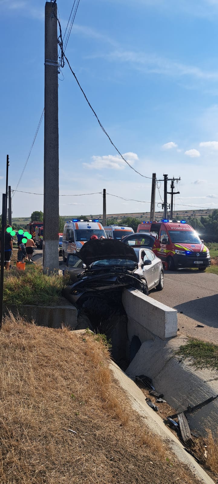 Patru persoane au intrat cu mașina într-un cap de pod la Bogdănița. Trei persoane, încarcerate 1 IMG 20260808 WA0038