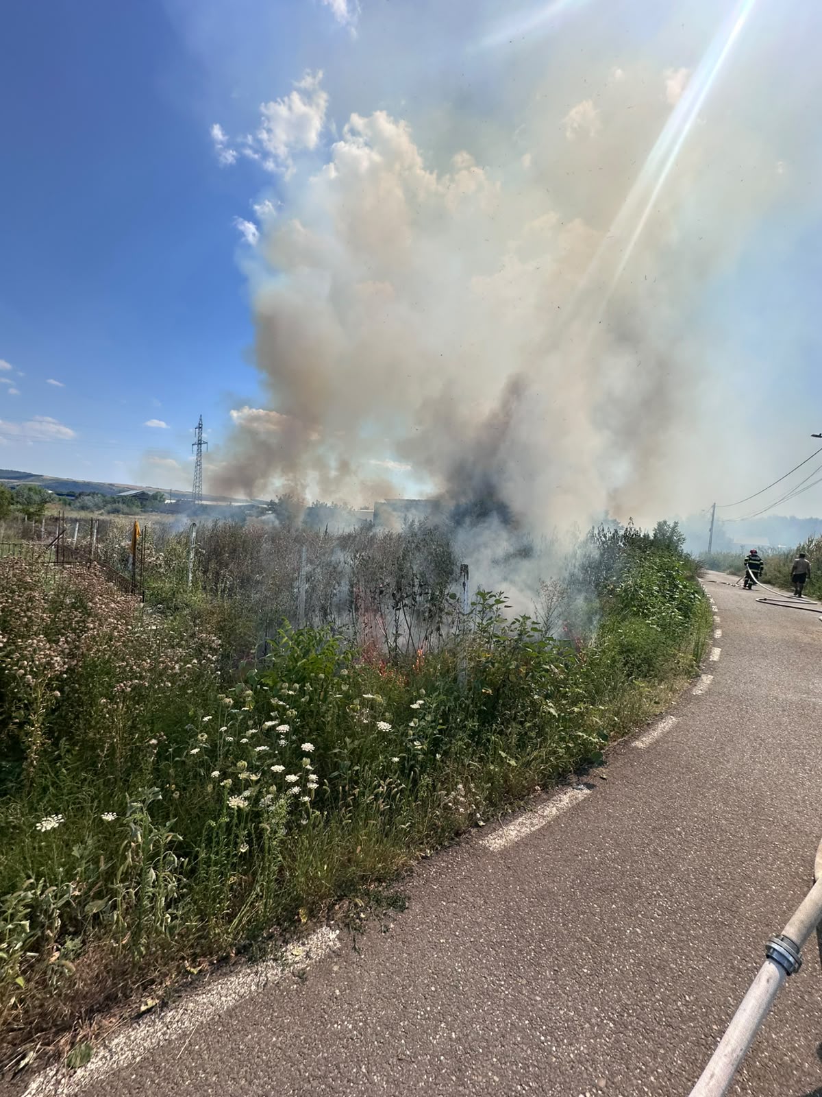 Trei incendii de vegetație au izbucnit în doar 30 de minute, în zona Bârladului 2 incendiu vegetatie 001