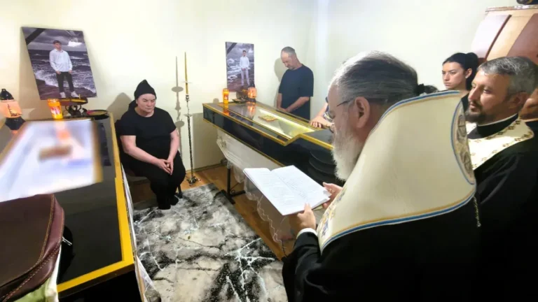 Episcopul Ignatie, la căpătâiul fraților din Dodești, înecați în mare: ”Au mers înspre ceruri în stare de jertfă, unul pentru celălalt”