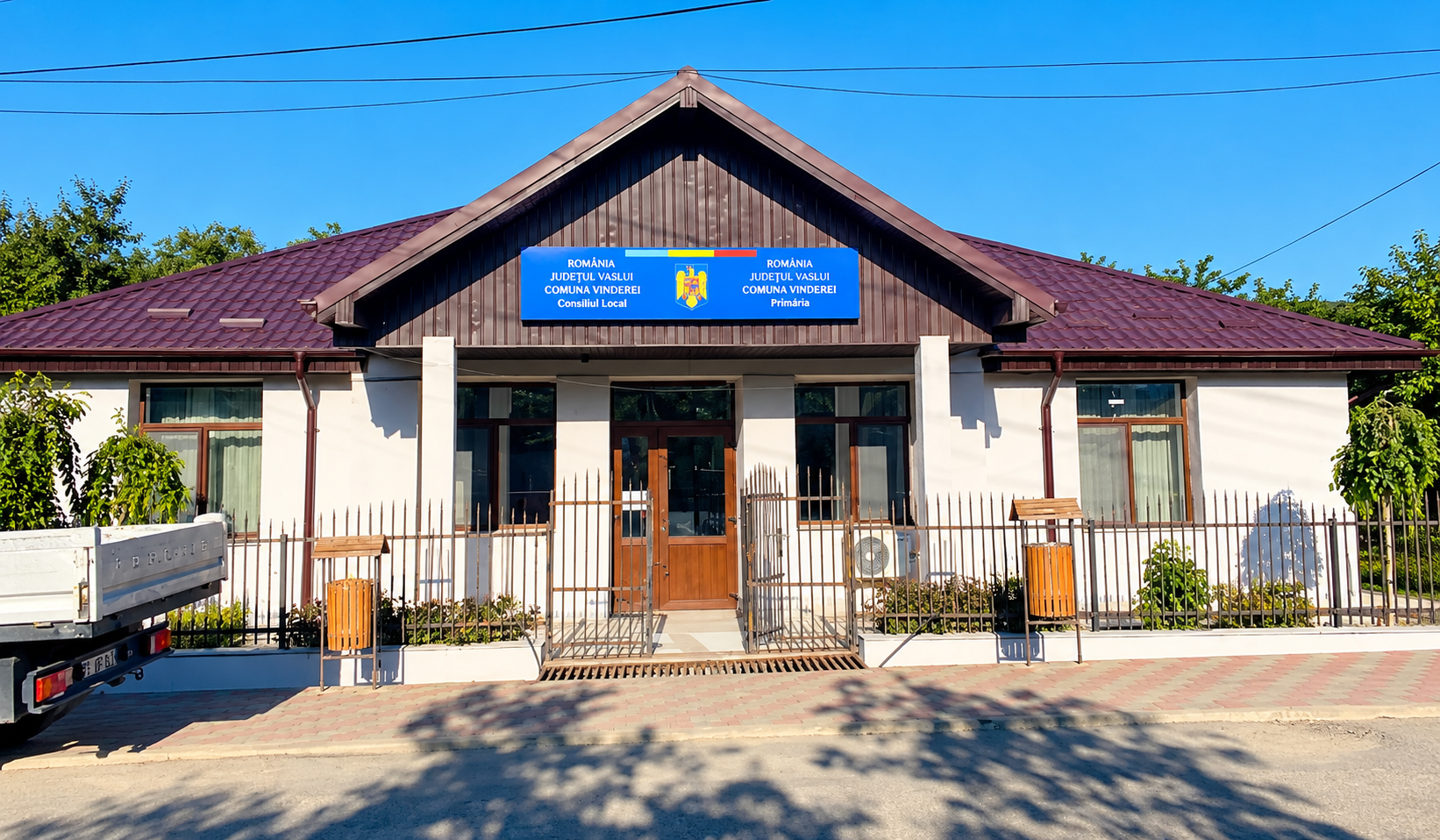 Comuna Vinderei a stins iluminatul public, pentru a ieși din criză. Primarul Ionuț Ghiur: ”Este greu. Lumea e nemulțumită” 2 primaria vinderei 099